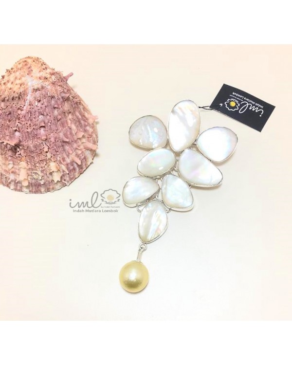 SHELL BROOCH & PENDANT